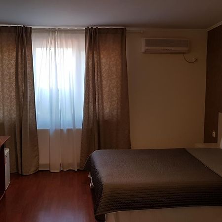 Hotel Mic Boekarest Buitenkant foto