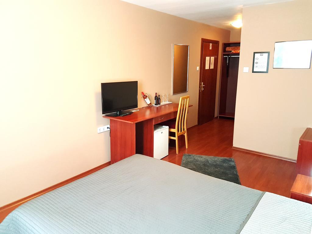 Hotel Mic Boekarest Buitenkant foto