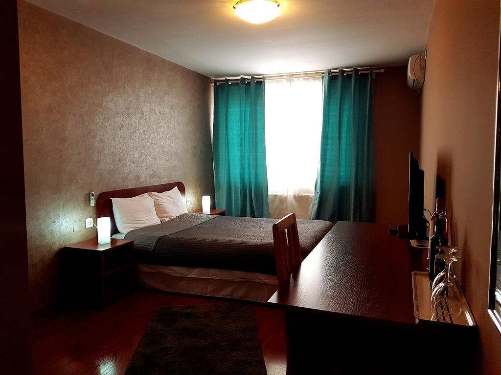 Hotel Mic Boekarest Buitenkant foto
