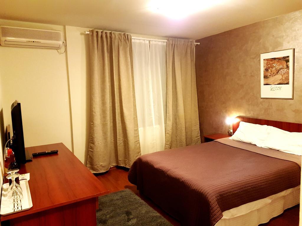 Hotel Mic Boekarest Buitenkant foto