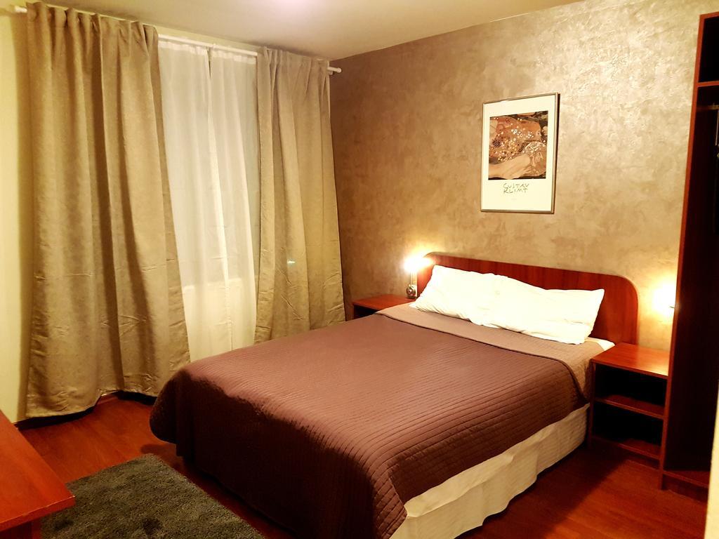 Hotel Mic Boekarest Buitenkant foto