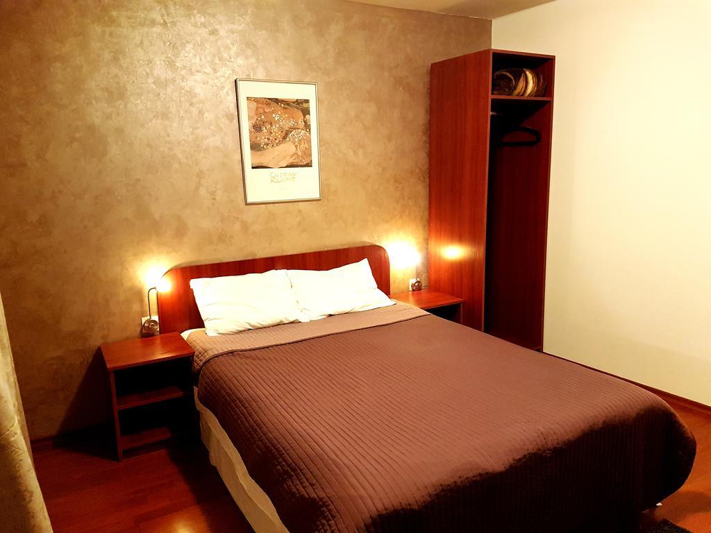 Hotel Mic Boekarest Buitenkant foto