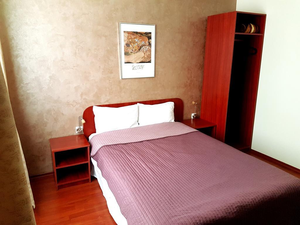 Hotel Mic Boekarest Buitenkant foto