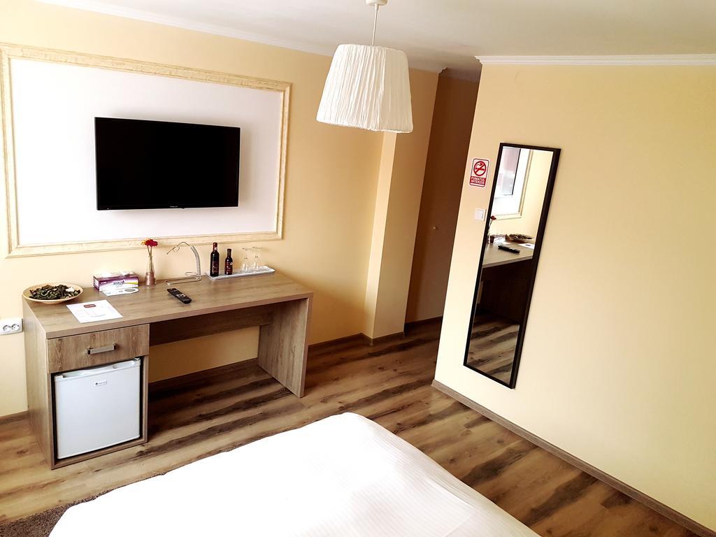 Hotel Mic Boekarest Buitenkant foto