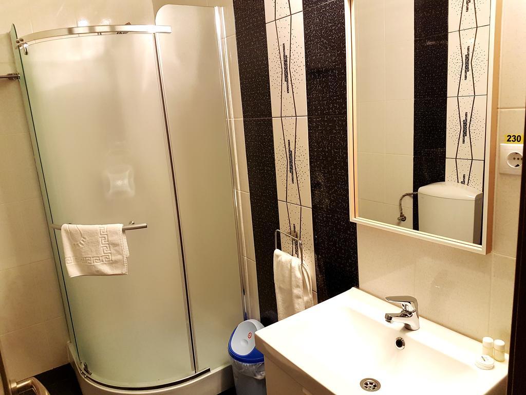 Hotel Mic Boekarest Buitenkant foto